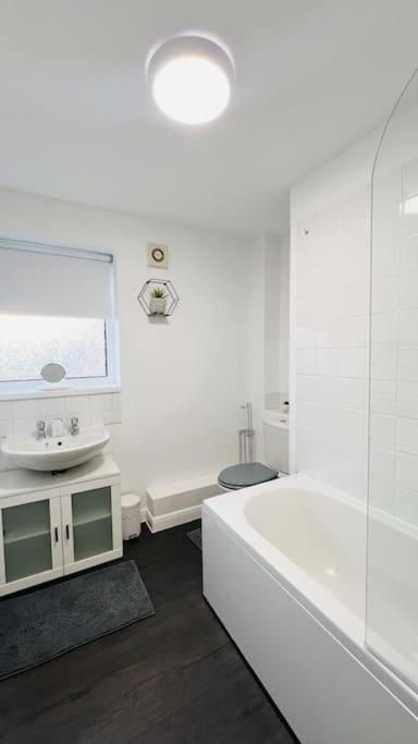 New Fully Furnished Cosy Home Balderton Exterior foto